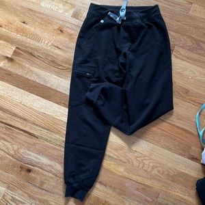 2 sets Figs black scrub